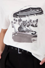 Load image into Gallery viewer, Monari Leopard On The Beach T-Shirt