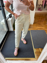 Load image into Gallery viewer, Tiff Baloon Leg Jeans - Cream