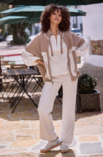 Load image into Gallery viewer, Reversible Sleeveless Jacket With Jacquard Pattern
