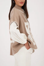 Load image into Gallery viewer, Reversible Sleeveless Jacket With Jacquard Pattern

