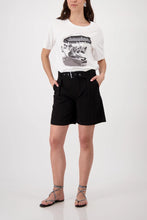 Load image into Gallery viewer, Monari Leopard On The Beach T-Shirt
