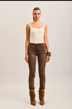 Load image into Gallery viewer, Toxik Boyfriend Jeans - Washed Brown
