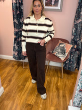 Load image into Gallery viewer, Wide Leg Stretch Jeans - Brown
