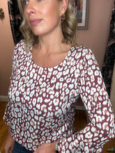 Load image into Gallery viewer, Leopard Round Neck Top - Wine
