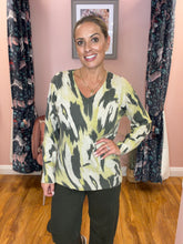 Load image into Gallery viewer, M'DM Abstract Fine Knit V-Neck Jumper - Olive
