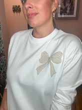 Load image into Gallery viewer, Kaelenora  Sweatshirt - Chalk
