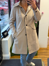 Load image into Gallery viewer, District Lotus Coat - Sand
