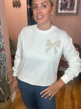 Load image into Gallery viewer, Kaelenora  Sweatshirt - Chalk
