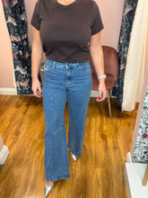 Load image into Gallery viewer, Wide Leg Rhinestone Jeans

