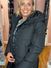 Load image into Gallery viewer, District Outerwear Lungo Coat - Black
