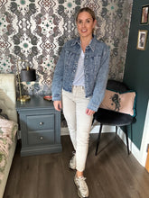 Load image into Gallery viewer, Kadorina Washed Denim Jacket
