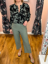 Load image into Gallery viewer, Wide Leg Culotte With Button Feature 638C - Khaki
