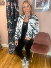 Load image into Gallery viewer, Tiger Print Cardigan
