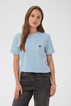 Load image into Gallery viewer, KAFFE Kaheart T-Shirt - Blue Fog

