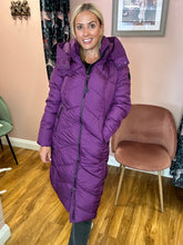 Load image into Gallery viewer, Arosa Puffa Coat - Plum juice
