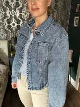 Load image into Gallery viewer, Kadorina Washed Denim Jacket
