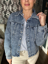 Load image into Gallery viewer, Kadorina Washed Denim Jacket
