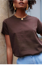 Load image into Gallery viewer, Oni Crew Neck Tee - Chocolate
