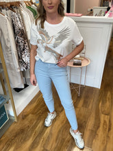 Load image into Gallery viewer, Kazeline Jeans - Soft Chambray
