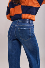Load image into Gallery viewer, Ezia Wide Leg Jeans
